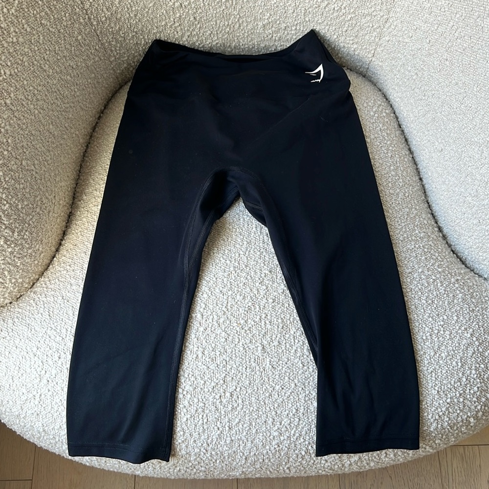 Gym shark leggings